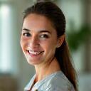 Portretul doamnei Dr. Irina Popescu, nutriționist Vitalis Meridiem, zâmbind prietenos, într-un mediu profesional.
