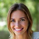 Oana Popescu, o femeie de 38 de ani cu un aspect energic și încrezător.